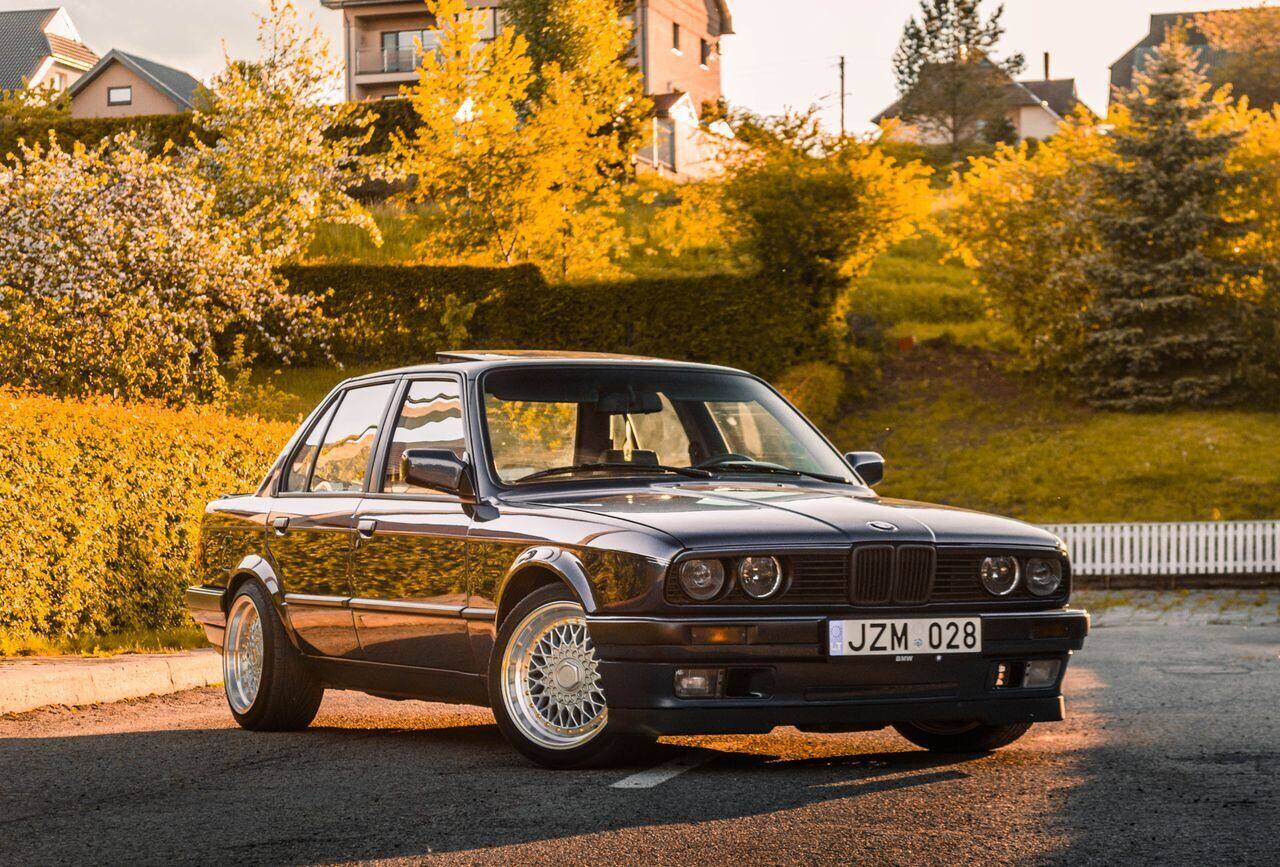 Klasyczne BMW wystawione na sprzedaż